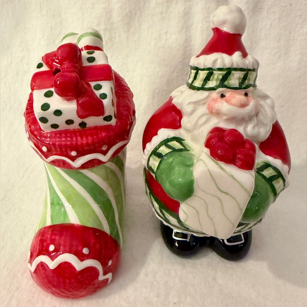 Fitz and Floyd Christmas Salt and Pepper Shakers Stocking Stuffers Santa 4" - Picture 6 of 6